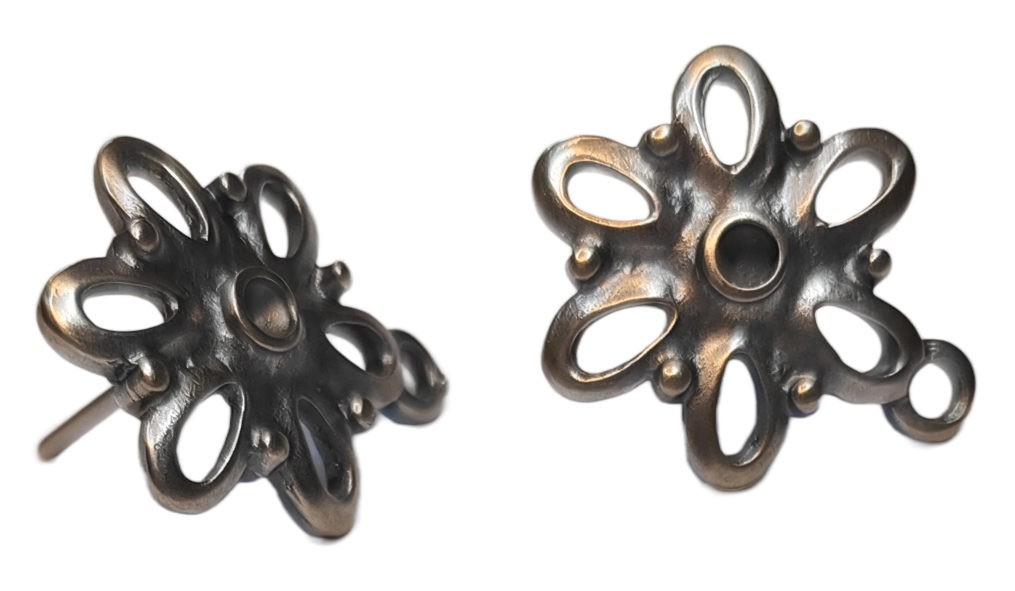 PAREJA PENDIENTES FLOR 17 MM PARA SIMIL : Acabado:Baño Plata Antigua